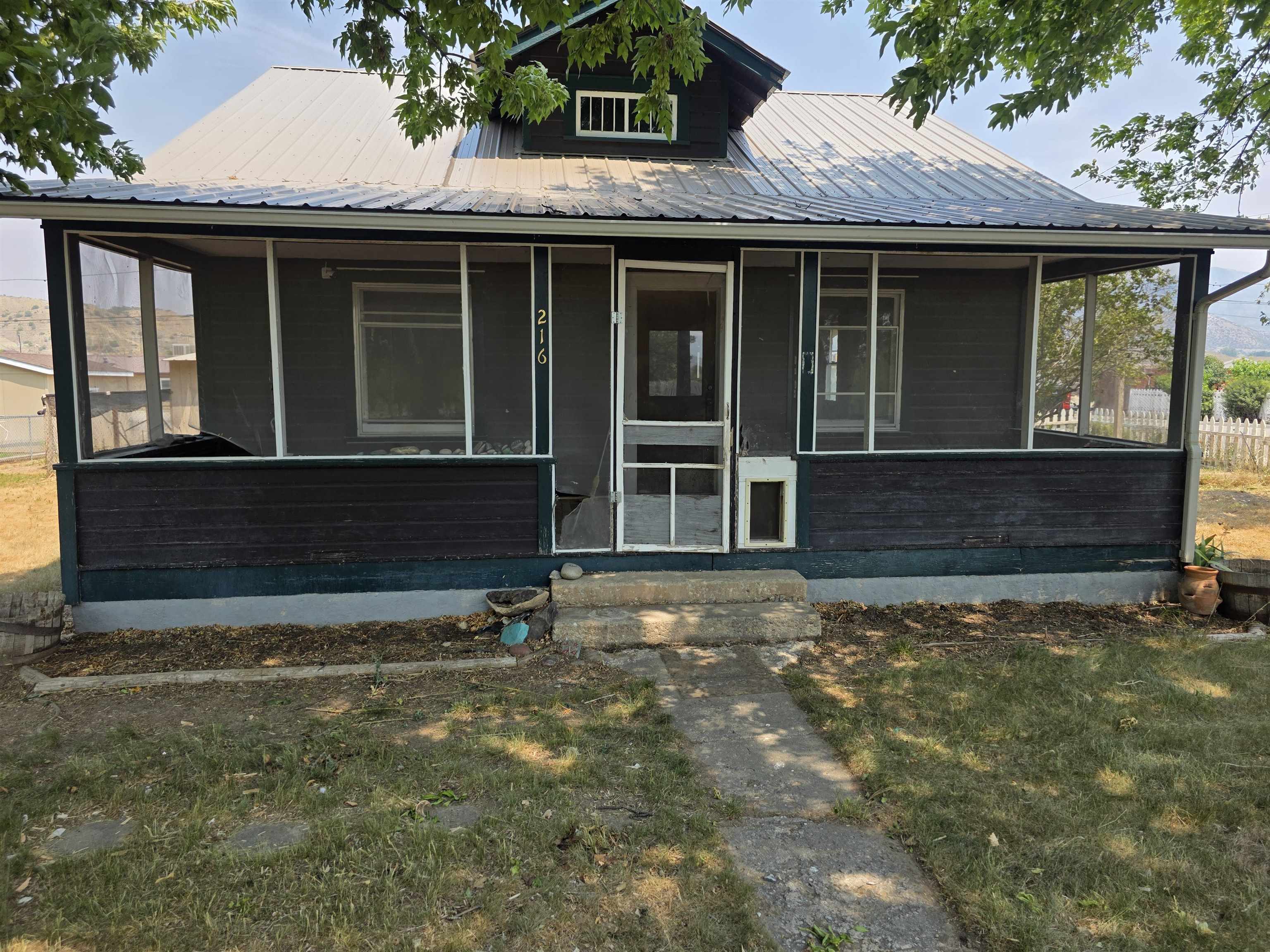 216 Denver Avenue De Beque, CO 81630